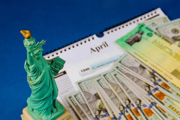Peníze Kalendář Americké Dolary Daňové Přiznání Socha Svoboda Zdaňovacím Období — Stock fotografie