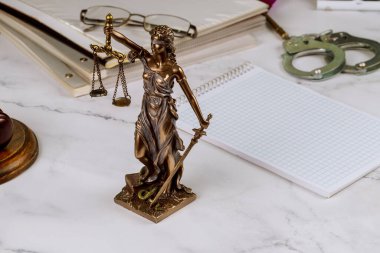 Dava dosyasının işletildiği belgeyle avukatlar arasında danışmanlık hizmeti