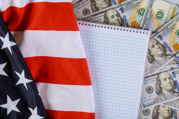 Estímulo Económico Estadounidense Con Bandera Estadounidense Billete Efectivo Dólares Estadounidenses —  Fotos de Stock