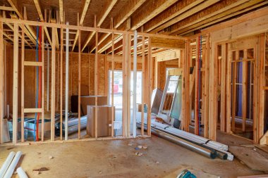 Yeni evin çerçeve kirişi inşaat halinde.