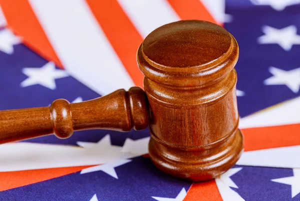 Bírói Kalapács Egyesült Államok Zászlajával Törvényhozási Hivatal Joga — Stock Fotó