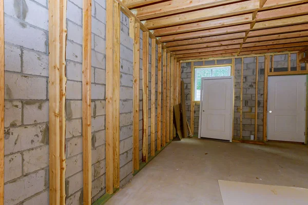 Interior Porão Inacabado Uma Casa Construção Casa Com Moldura Feixe — Fotografia de Stock