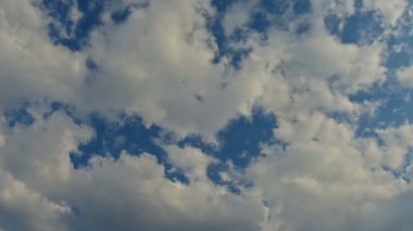 bulutlu mavi gökyüzü arkaplanı