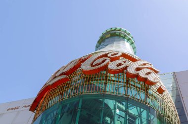 LAS VEGAS, Nevada ABD - 29 Mart, Las Vegas 'ta Replica Coca Cola şişesinin görüntüsü