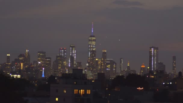 Fogos de artifício sobre o centro de Manhattan Nova York Cidade de férias noite de 4 de julho celebração — Vídeo de Stock