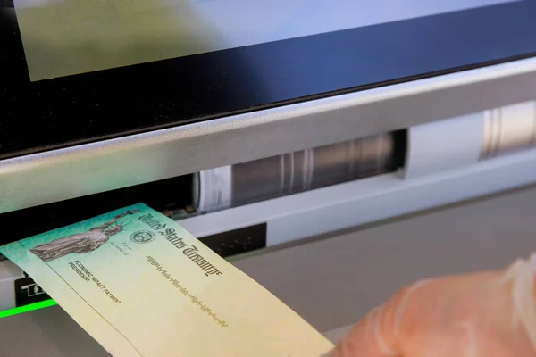 Hand Woman Deposit Stimulus Check Banking Using Atm — Stock Photo, Image