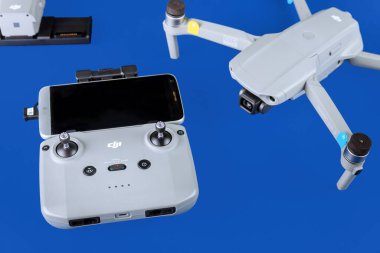 Los Angeles CA ABD 16 Mayıs 2020: Yeni tarz DJI Mavic Air 2 kompakt insansız hava aracı