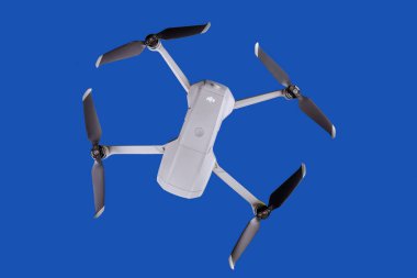 Los Angeles CA 16 Mayıs 2020: DJI MAVIC 2 kompakt drone DJI tarafından 48 MP 4K 60FPS HDR kamera, 3 eksenli gimbal üzerine monte edildi