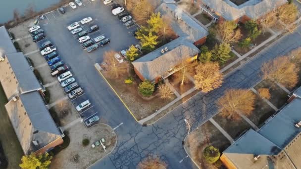 Vista aérea sobre un apartamento ciudad paisaje urbano en la zona suburbana Brooklyn NY EE.UU. — Vídeos de Stock