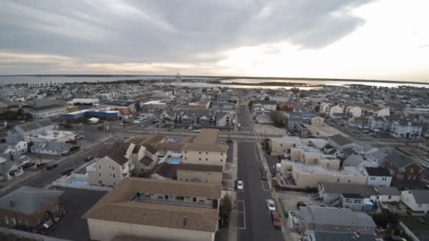 Widok na miasto z wysokości przeciwko Seaside Heights Bay NJ USA — Wideo stockowe