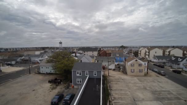 Vacker liten stad bostadsområde bukten från ovan Seaside Heights Bay NJ US — Stockvideo