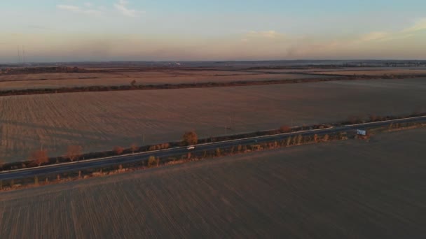 Vista aérea increíble de la paz rural en el campo paisaje de otoño campo — Vídeos de Stock