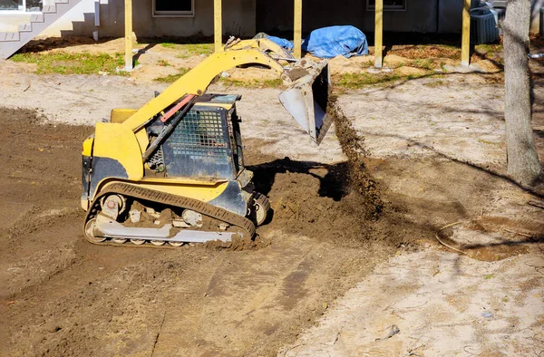 Mini Buldozer Yapımıdır Dünya Üzerinde Sarı Renkli Kepçeleri Hareket Ettirir — Stok fotoğraf