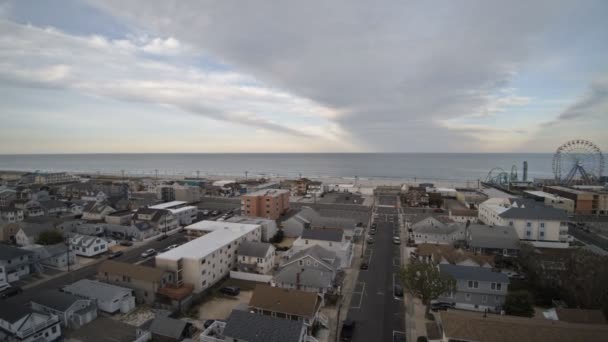 Seaside Heights Bay NJ 'in havadan görüntüsü ile banliyö körfezi bölgesi arasında bir mahalle. — Stok video