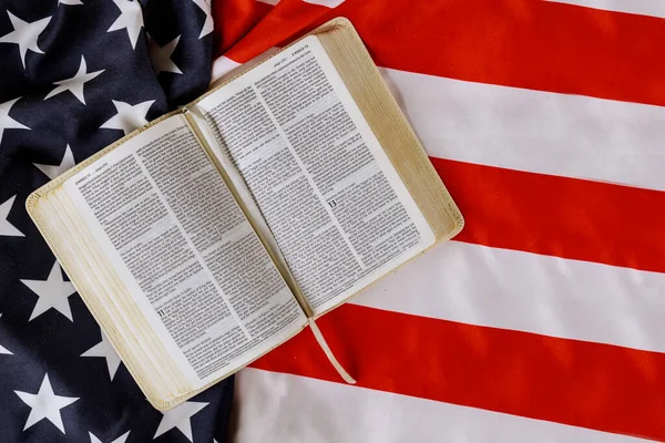 American Flag Open Holy Book Bible Reading Prayer America Flag — Stock Photo, Image