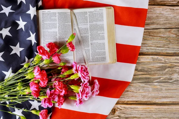 Flag Praying Open Reading Holy Bible Book Close America Pray — Stock Photo, Image