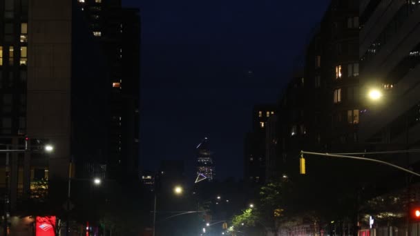 纽约曼哈顿市中心，有市中心的夜景 — 图库视频影像
