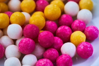 şeker şeker topları sarı, beyaz, mor