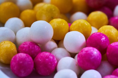 şeker şeker topları sarı, beyaz, mor