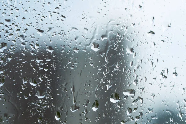 Gouttes d'eau sur le verre après la pluie — Photo