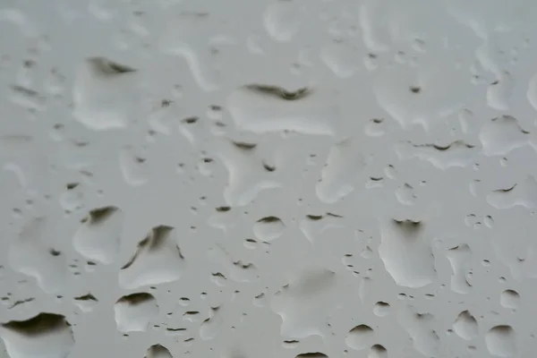 Gouttes d'eau sur le verre après la pluie — Photo