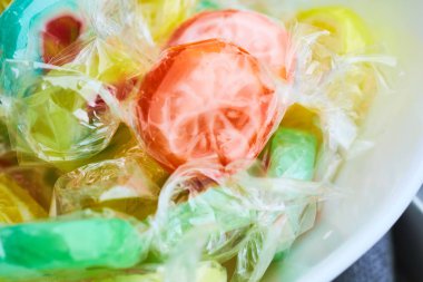 meyve renkli şeker lolipoplar