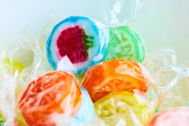 meyve renkli şeker lolipoplar