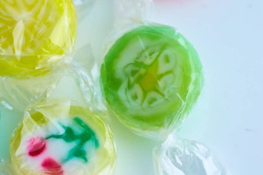 meyve renkli şeker lolipoplar