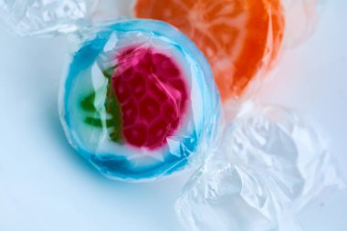 meyve renkli şeker lolipoplar