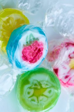 meyve renkli şeker lolipoplar