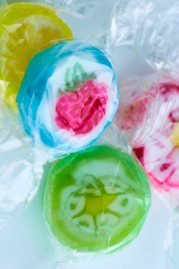 meyve renkli şeker lolipoplar