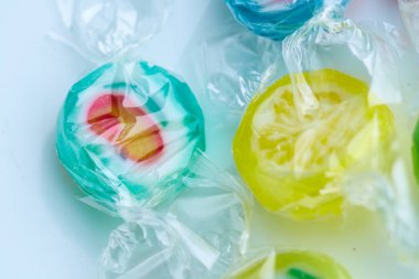 meyve renkli şeker lolipoplar