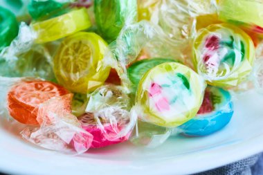 meyve renkli şeker lolipoplar