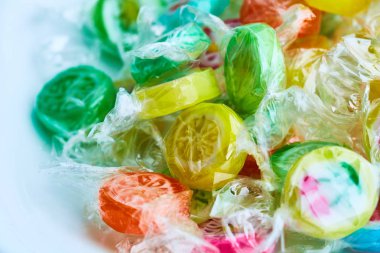 meyve renkli şeker lolipoplar
