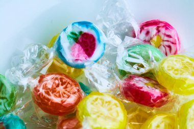 meyve renkli şeker lolipoplar