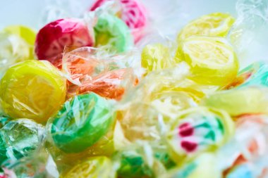meyve renkli şeker lolipoplar