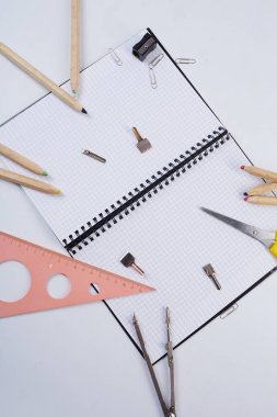 farklı okul malzemeleri