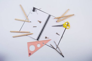 farklı okul malzemeleri