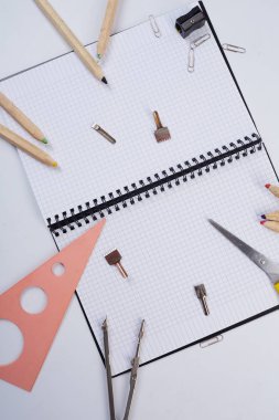 farklı okul malzemeleri