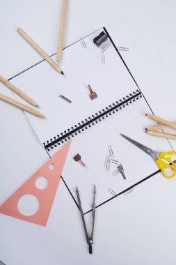 farklı okul malzemeleri