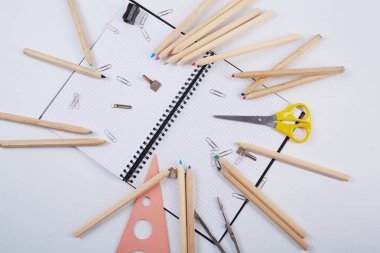 farklı okul malzemeleri