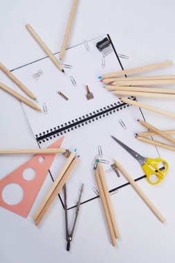 farklı okul malzemeleri