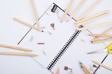 farklı okul malzemeleri