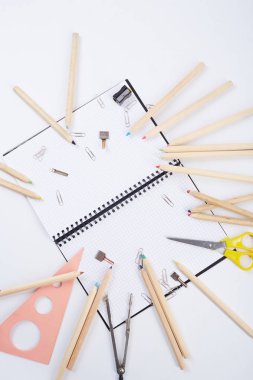 farklı okul malzemeleri