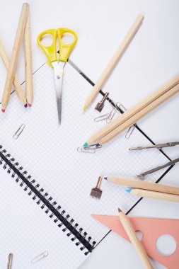 farklı okul malzemeleri