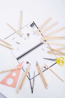 farklı okul malzemeleri