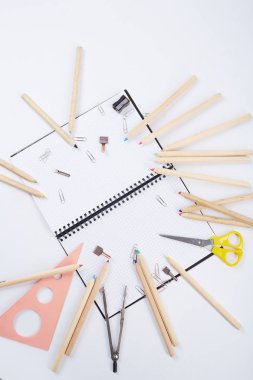 farklı okul malzemeleri