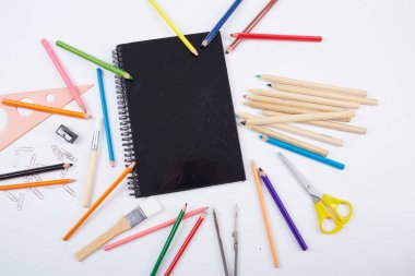 farklı okul malzemeleri