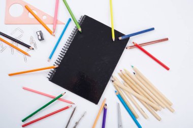 farklı okul malzemeleri