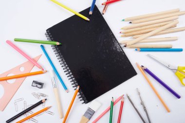 farklı okul malzemeleri